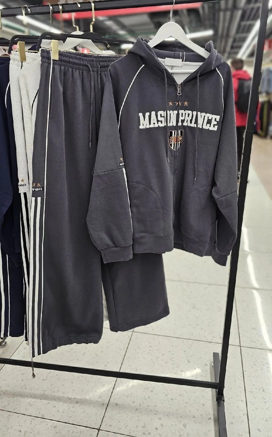 спортивные костюм,женские костюмы спортивные,спортивный костюм спортивные костюмы,женский спортивный костюм из премиальной ткани,костюм женский тройка