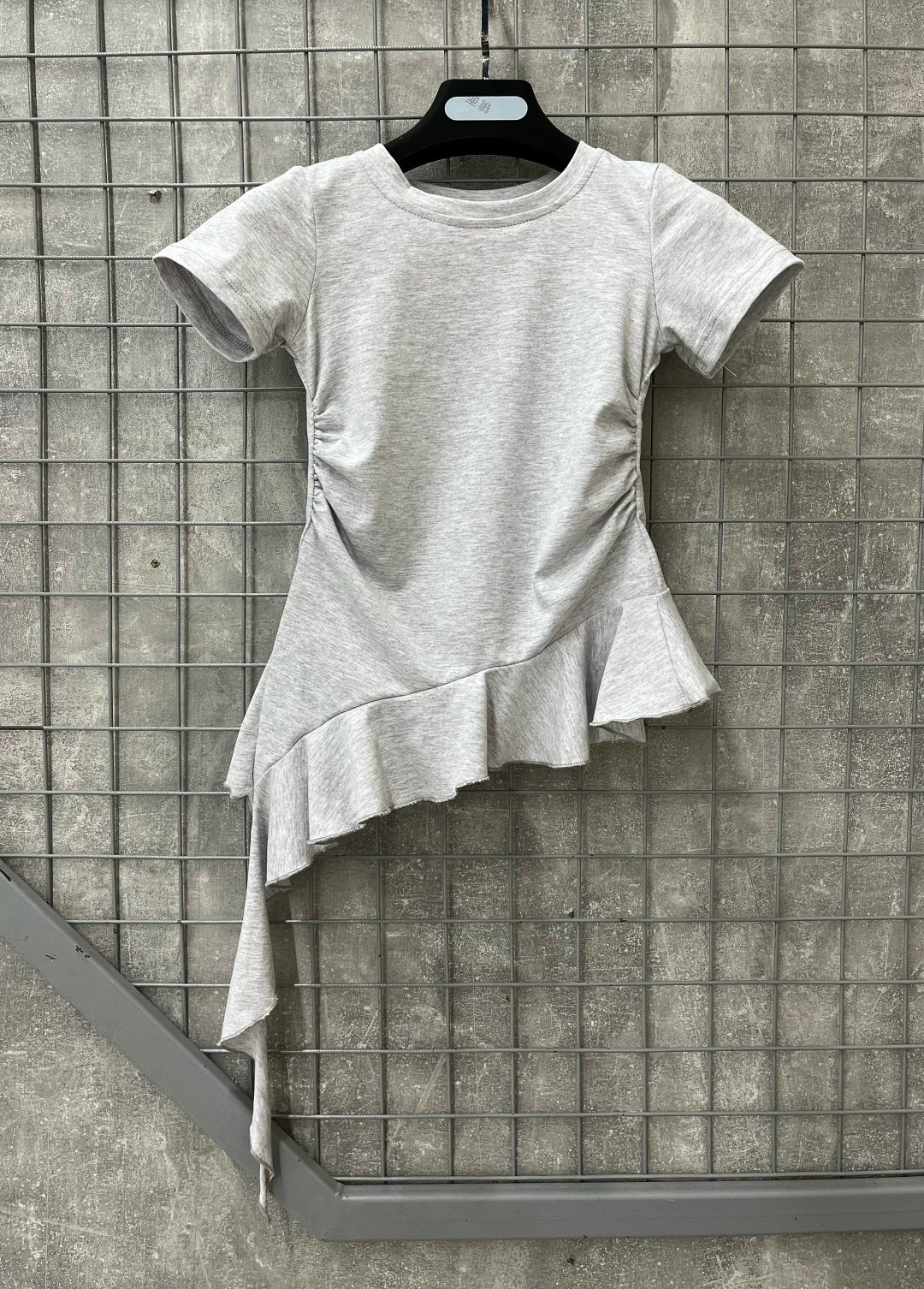 блузка с оборками,футболка с оборками,блузка модная,футболки женская,дизайнерские блузки