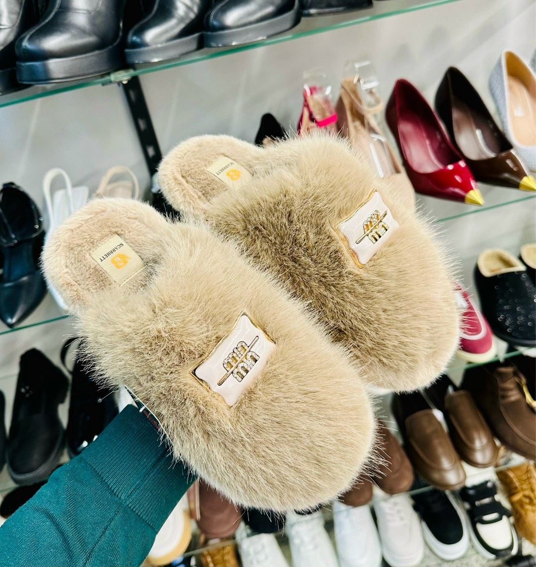 тапки женские,,пушистые модные тапочки,стильная ,меховые тапочки
