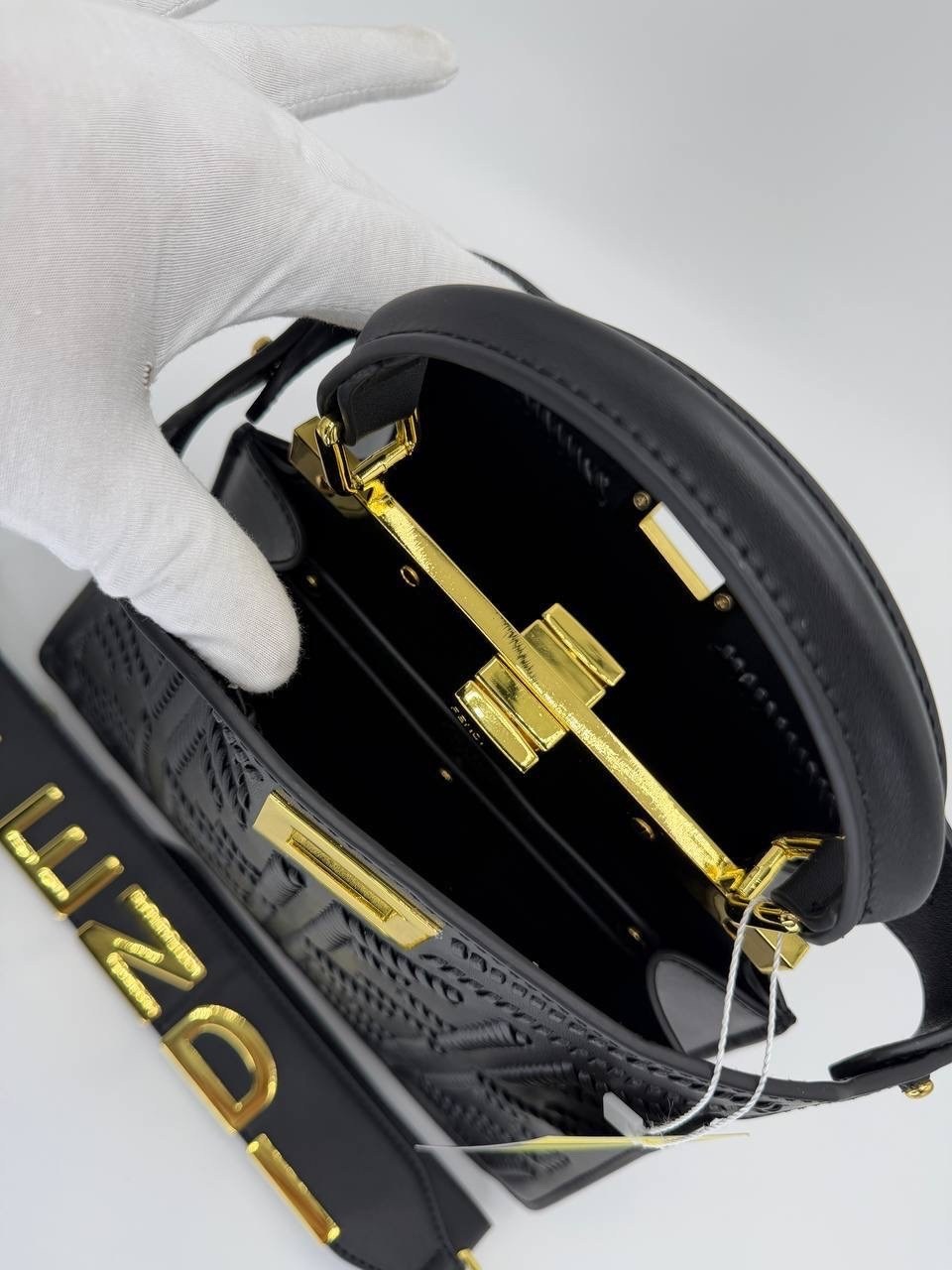 сумка fendi,сумка из зернистой коровьей кожи fendi,fendi сумка на плечо,женская сумка fendi,фенди сумка