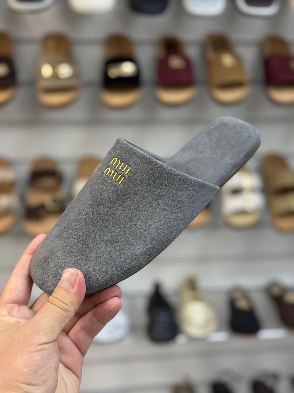 женские шлепанцы,,домашние тапочки женские,шлепанцы мюли,кожаные мюли miu miu