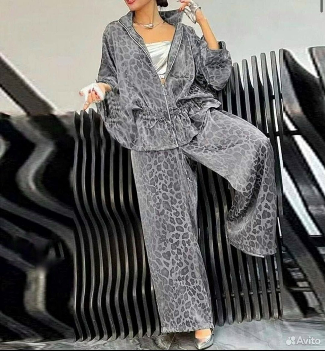 леопардовые костюмы,костюм женский,костюм двойка женская,костюм с брюками нарядный,женский брючный костюм