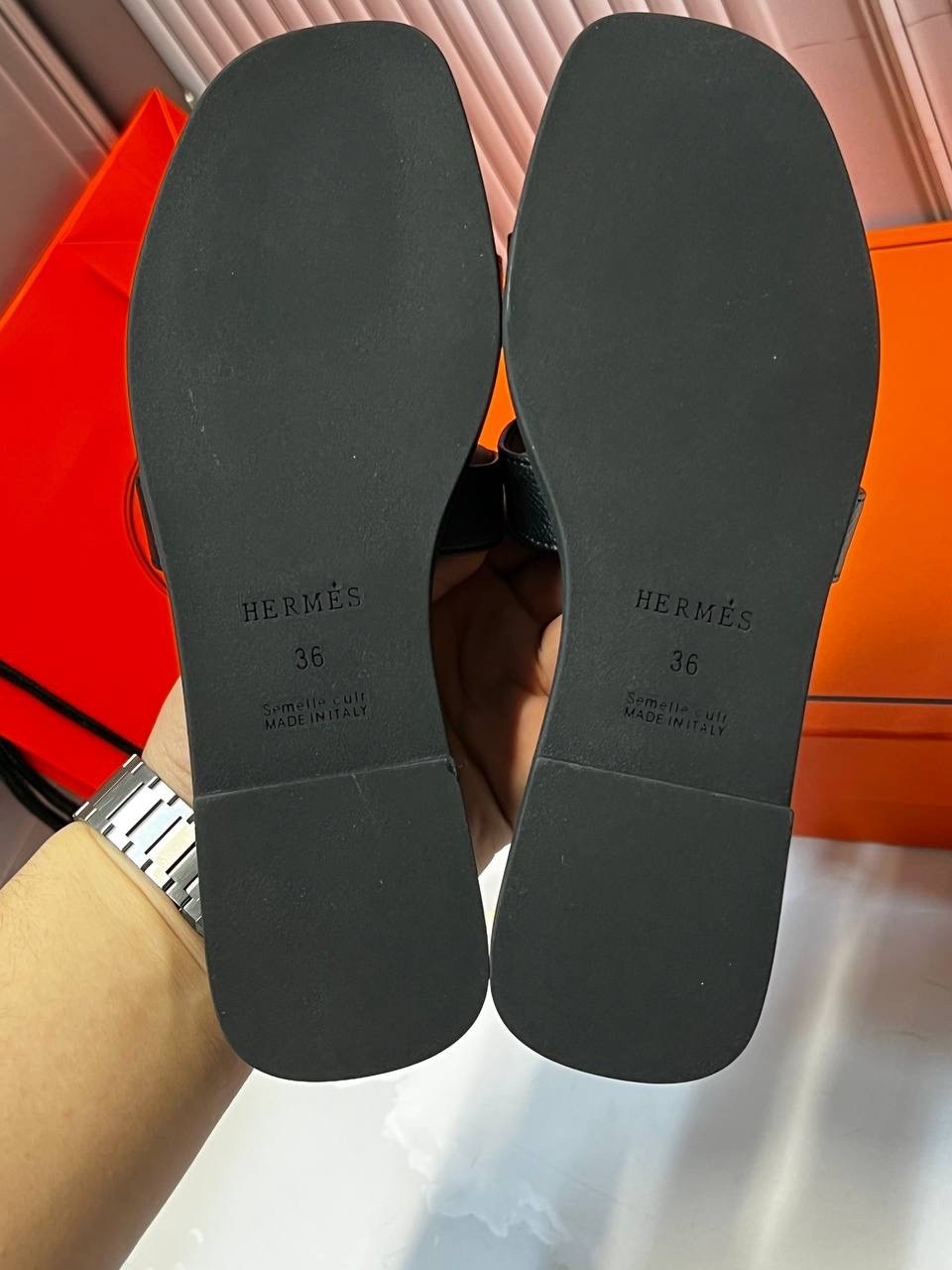 шлепки hermes женские,женские кожаные шлепки hermes oran коричневые,шлепки эрмес оран,шлепанцы hermes,шлепки эрмес коричневые