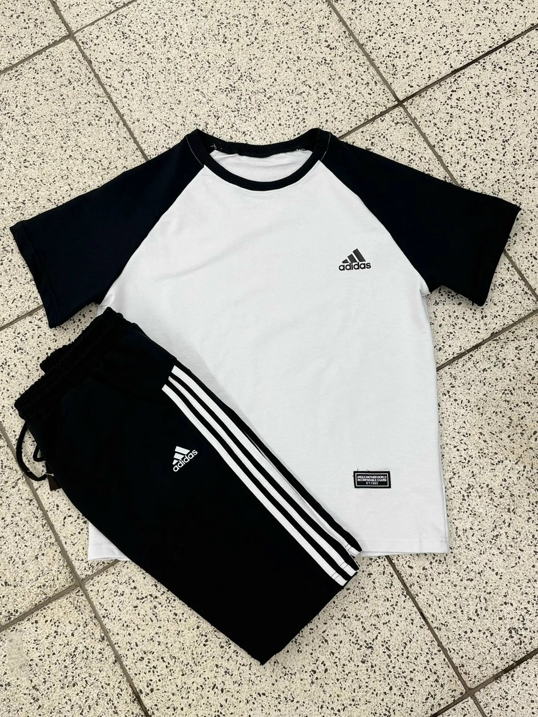 костюм спортивный adidas,костюм адидас шорты футболка,тренировочный костюм шорты и футболка,adidas костюм спортивный шорты футболка,костюм адидас