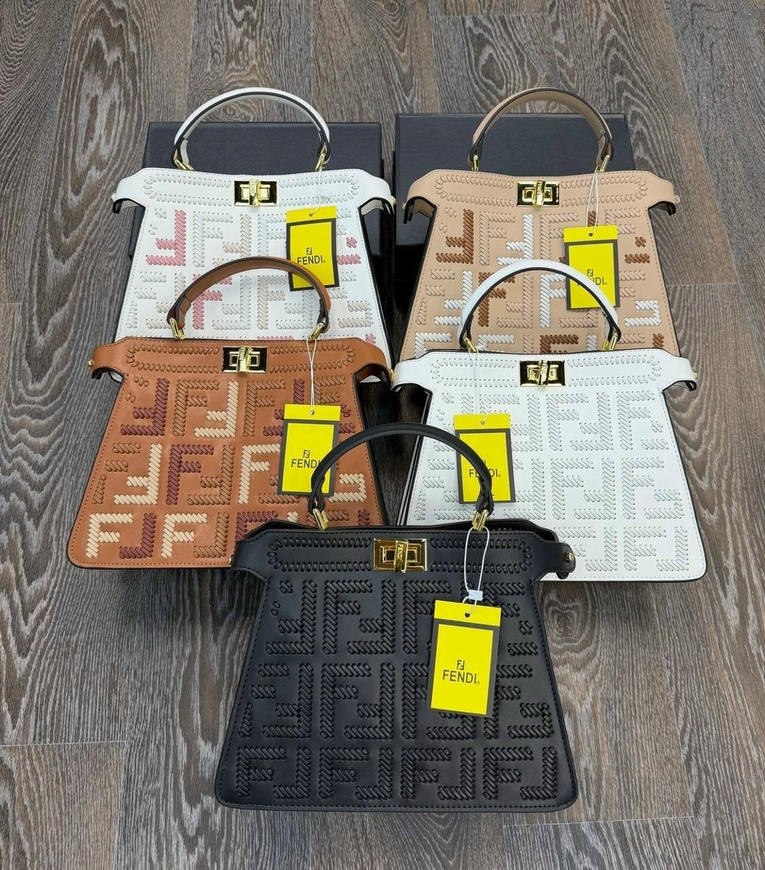 сумка fendi,сумка из зернистой коровьей кожи fendi,fendi сумка на плечо,женская сумка fendi,фенди сумка