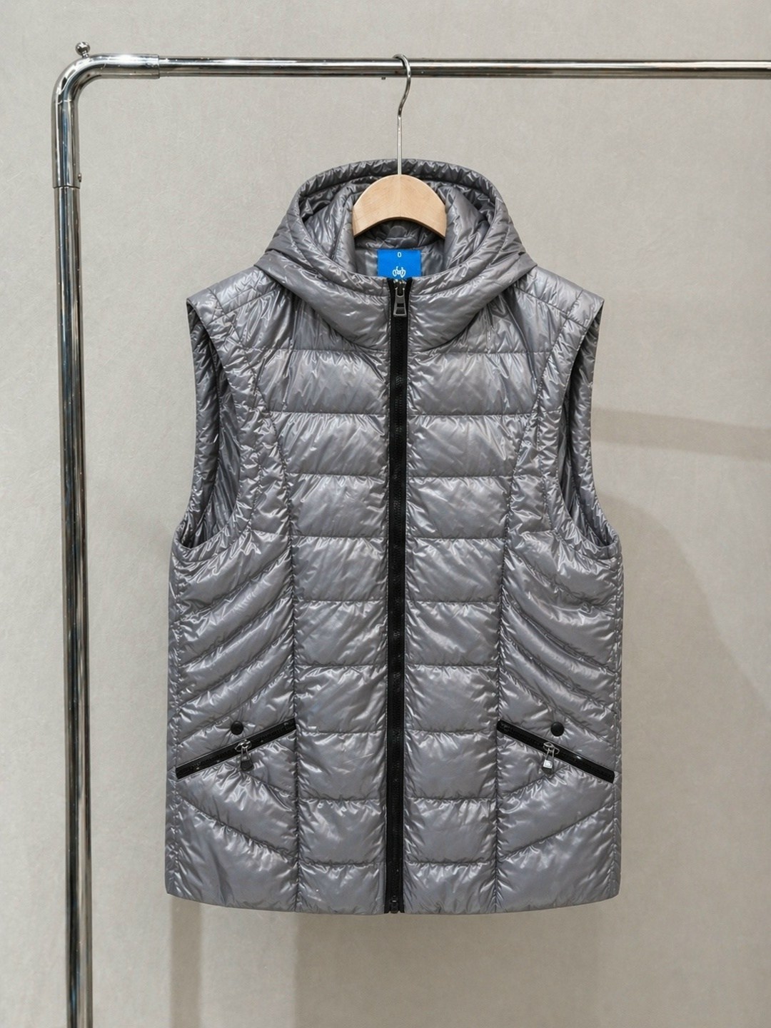 жилет женский,жилет,пуховой жилет,жилет с капюшоном,женская жилетка