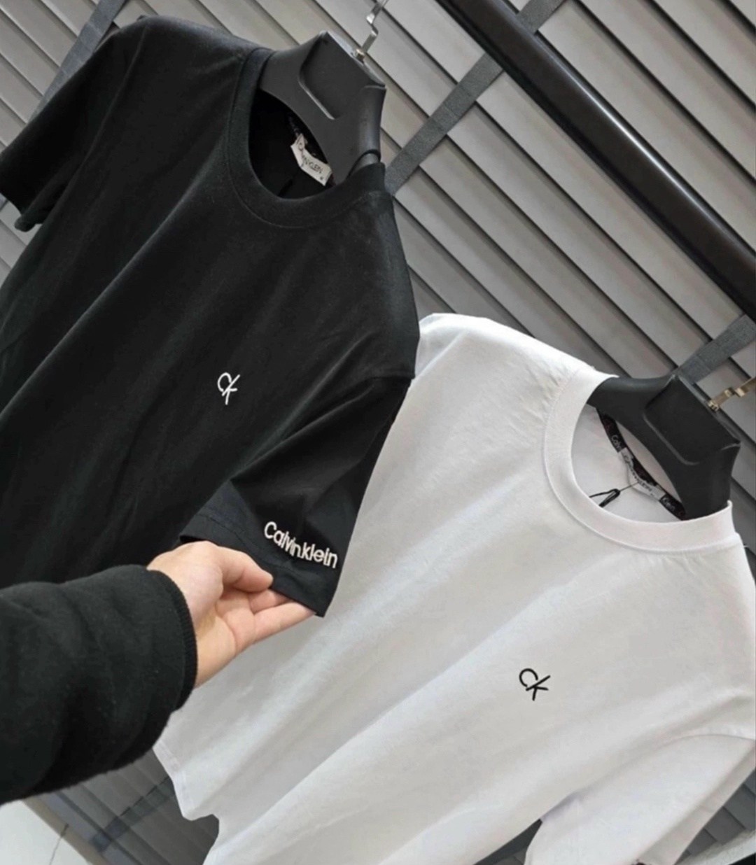 мужская футболка,мужская черная футболка,футболки для мужчин,футболка calvin klein мужская,одежда футболка