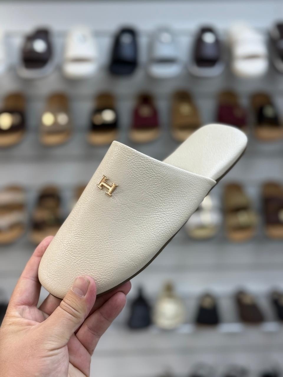 женские шлепанцы,,домашние тапочки женские,шлепанцы мюли,кожаные мюли miu miu