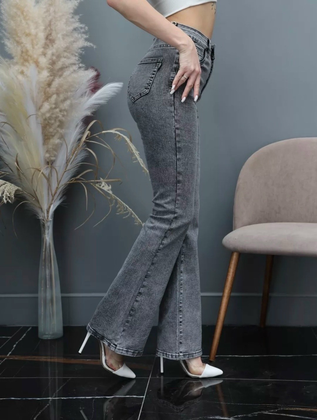 джинсы клеш от колена серые,джинсы женские,куртка джинсовая,серые джинсы,женская джинсовая куртка