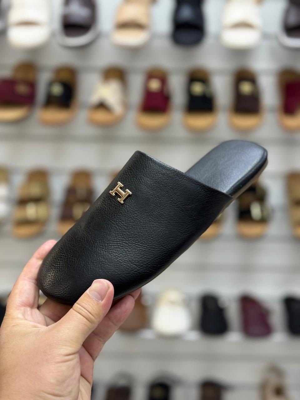 женские шлепанцы,,домашние тапочки женские,шлепанцы мюли,кожаные мюли miu miu