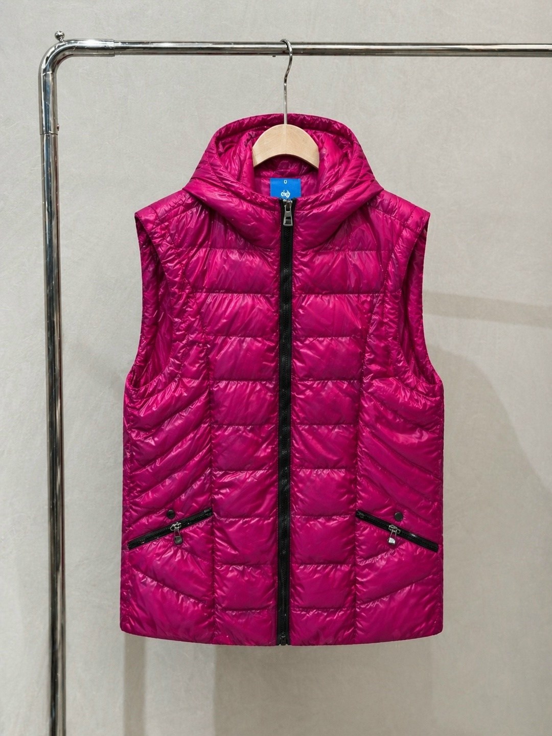 жилет женский,жилет,пуховой жилет,жилет с капюшоном,женская жилетка