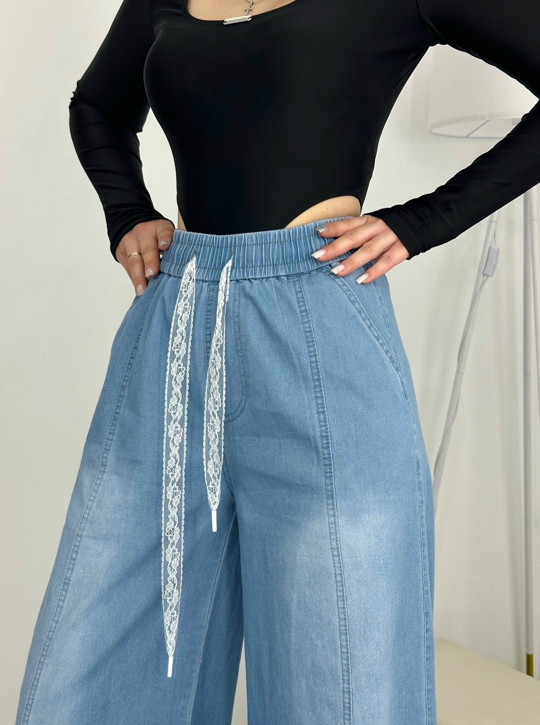 модные джинсы,широкие джинсы,джинсы женские,голубые джинсы,брюки джинсы