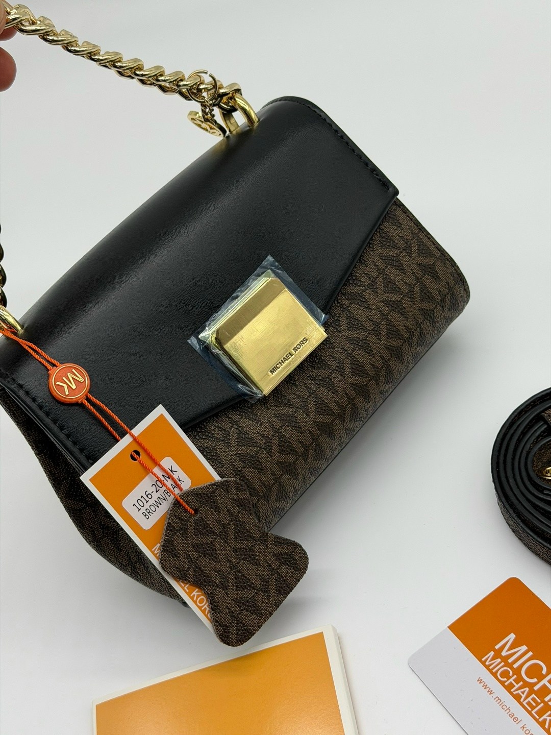 сумка michael kors,michael kors сумка на плечо,сумка кросс-боди средняя michael kors 230136077,женская cумка michael kors,сумка кросс-боди через плечо mk брендовая michael kors 241687005