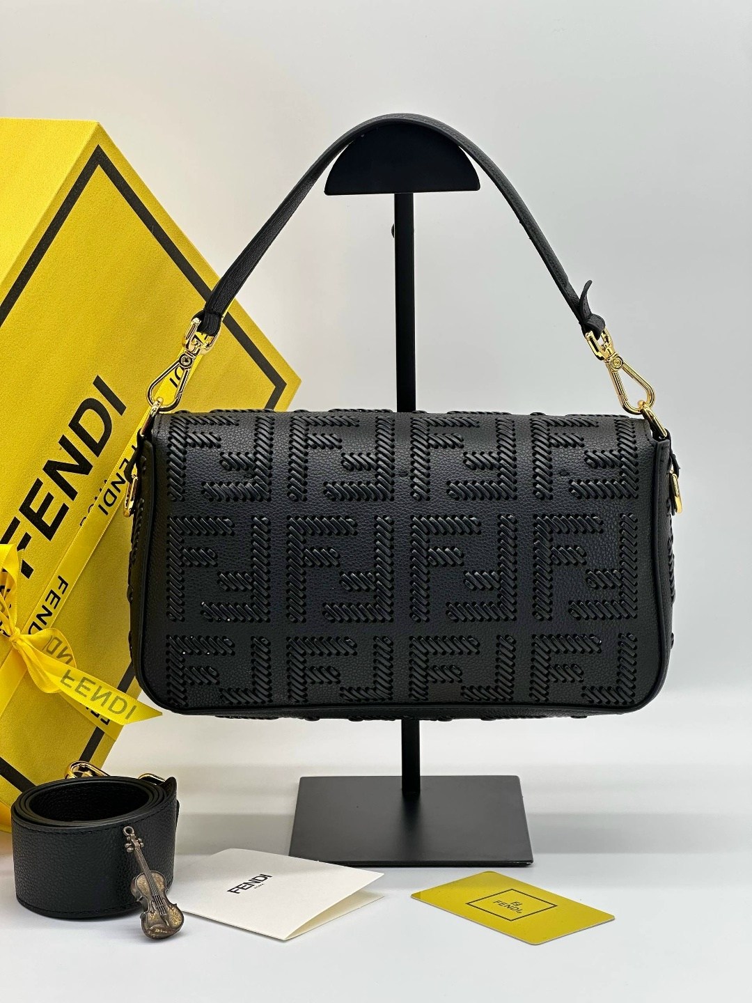 сумка фенди,fendi сумка,женская сумка fendi,fendi сумка на плечо,сумка fendi baguette