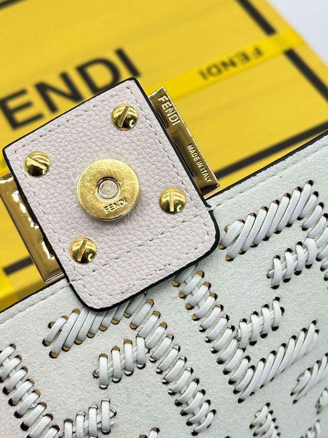 сумка fendi,женская сумка fendi,fendi сумка на плечо,сумка fendi baguette,fendi сумка багет
