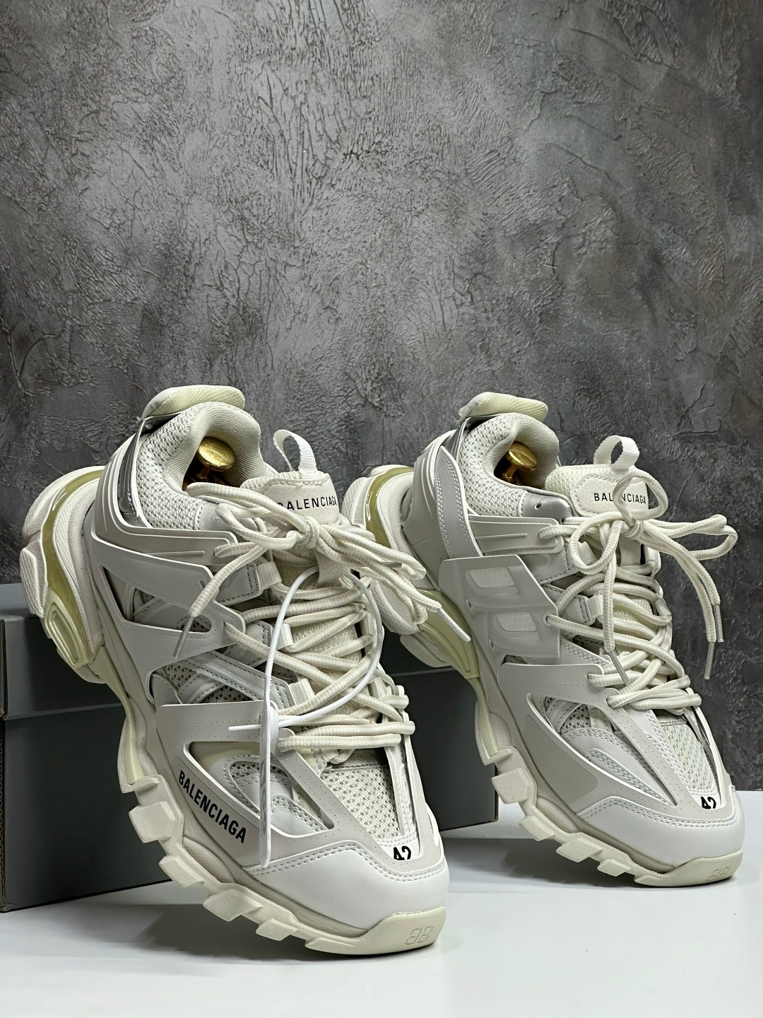 баленсиага трек кроссовки мужские,кроссовки balenciaga track,кроссовки balenciaga,кроссовки баленсиага трек белые,мужские кроссовки balenciaga track белые с серым