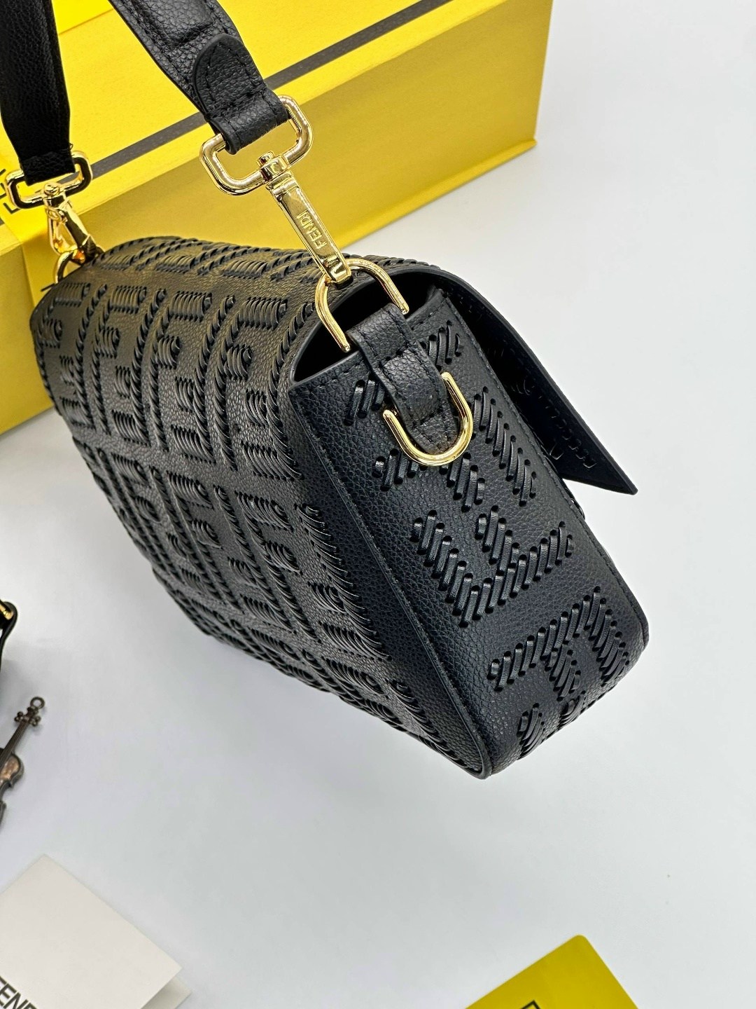 сумка фенди,fendi сумка,женская сумка fendi,fendi сумка на плечо,сумка fendi baguette