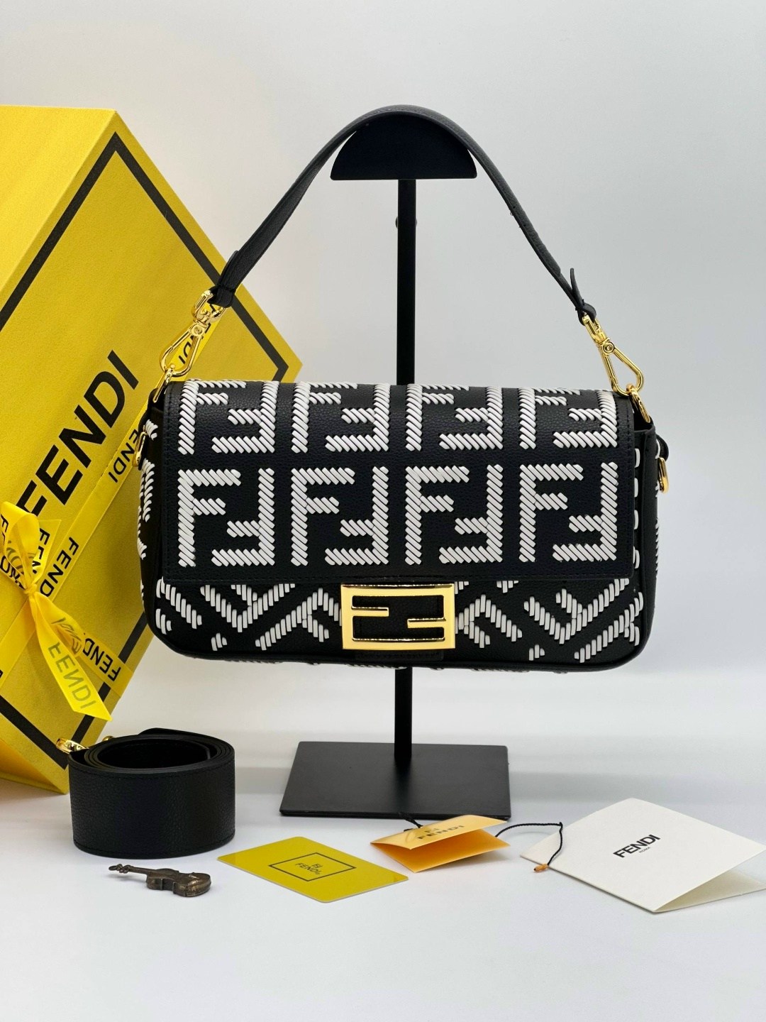сумка fendi,fendi сумка на плечо,сумка фенди,женская сумка fendi,fendi сумка багет