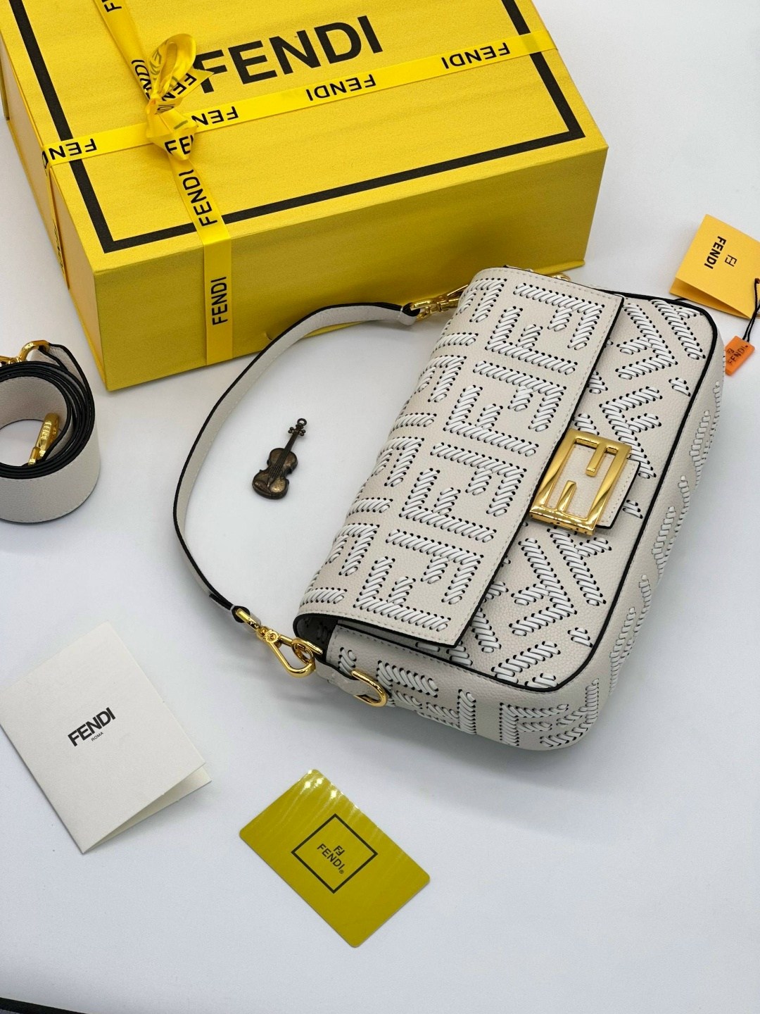 сумка fendi,женская сумка fendi,fendi сумка на плечо,сумка fendi baguette,fendi сумка багет