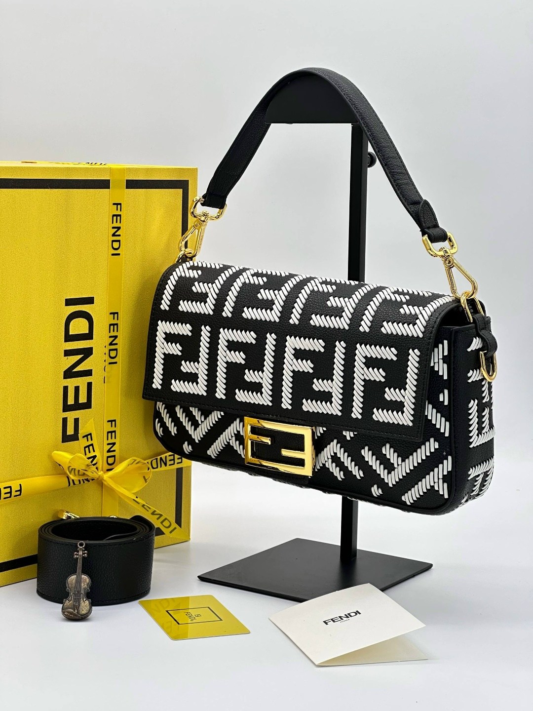 сумка fendi,fendi сумка на плечо,сумка фенди,женская сумка fendi,fendi сумка багет