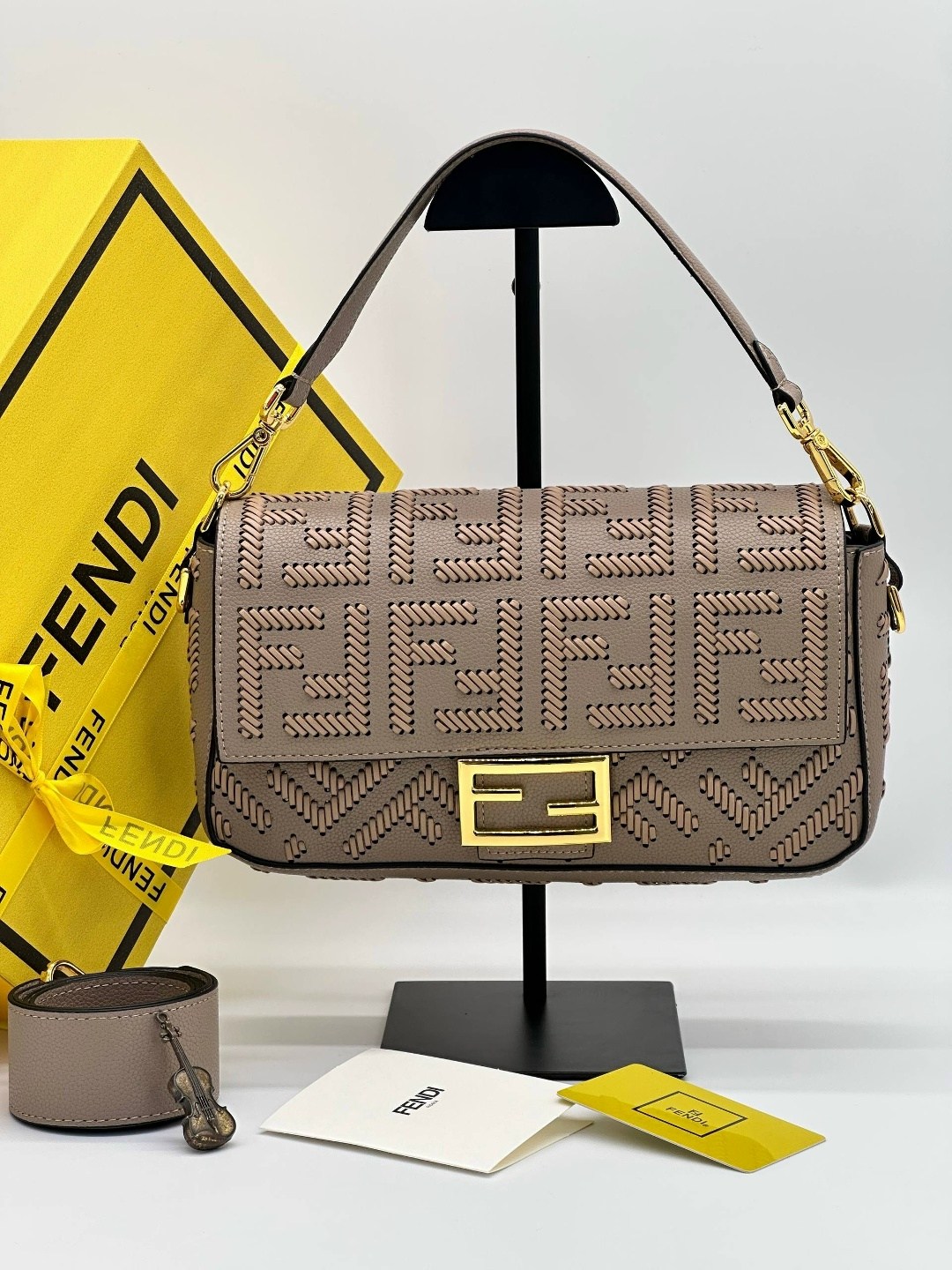 сумка fendi,fendi сумка багет,fendi сумка на плечо,женская сумка fendi,сумка фенди