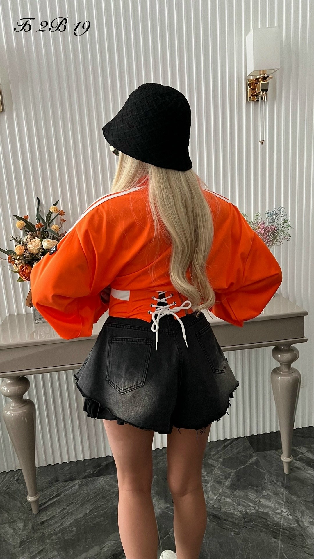 модная куртка,оранжевый костюм,костюм с шортам,женская куртка,спортивные костюм