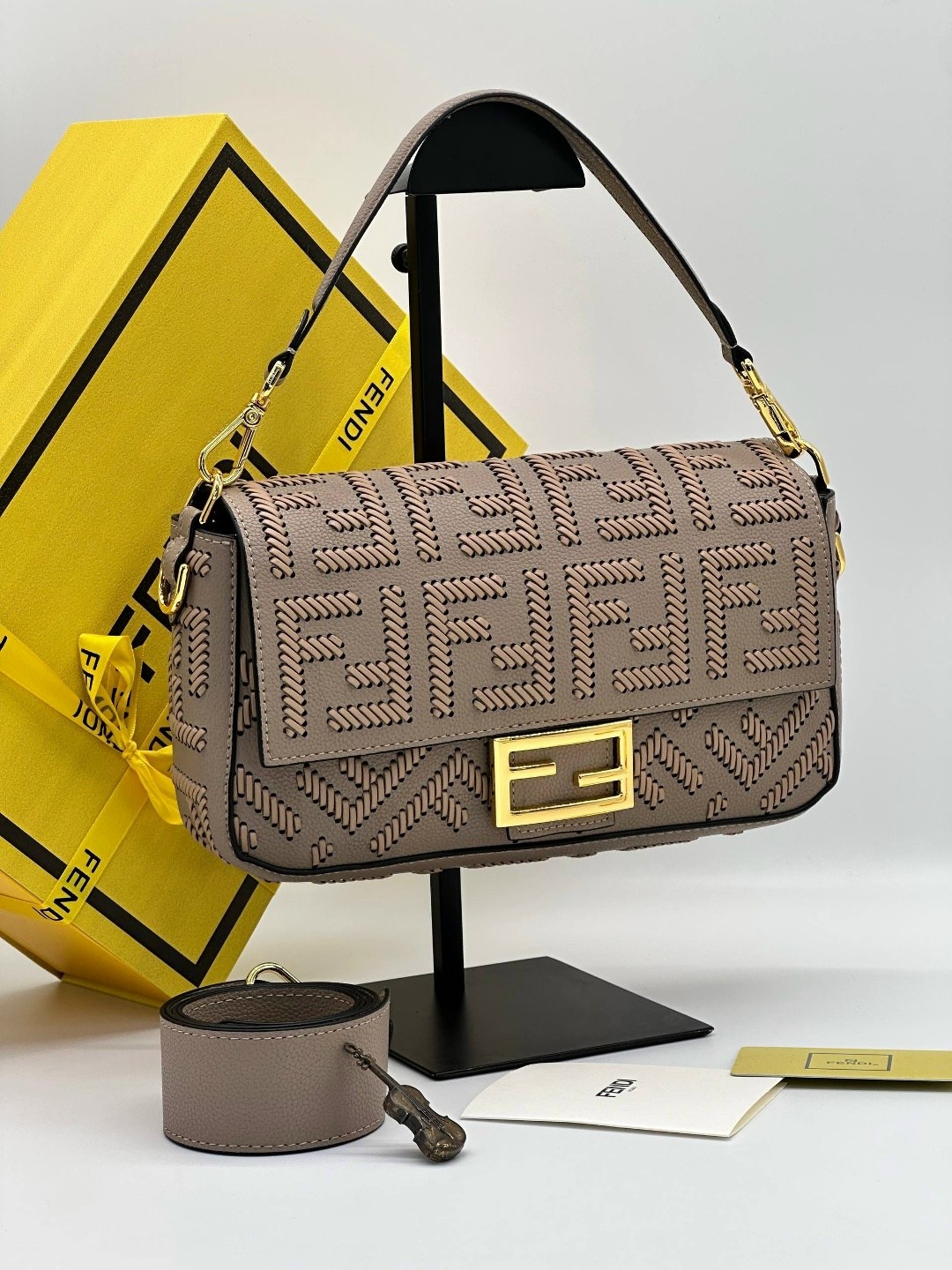 сумка fendi,fendi сумка багет,fendi сумка на плечо,женская сумка fendi,сумка фенди