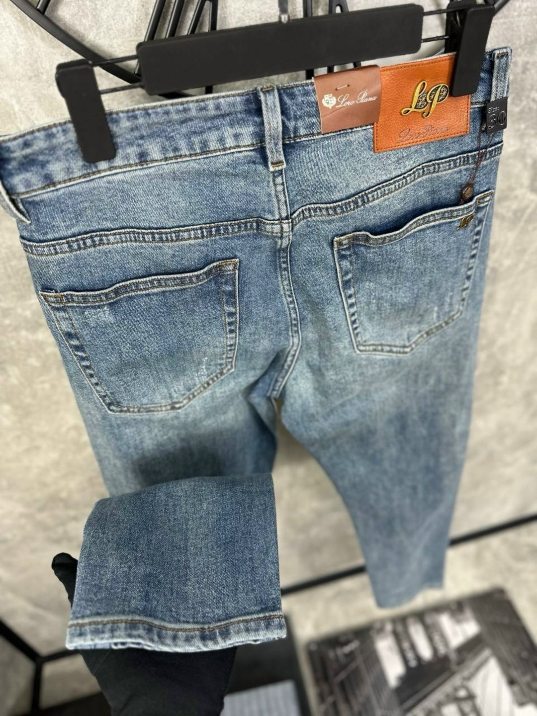 джинсы мужские,джинсы,мужские светло-синие джинсы dolce&gabbana,джинсы дольче габбана мужские,джинсы стильные