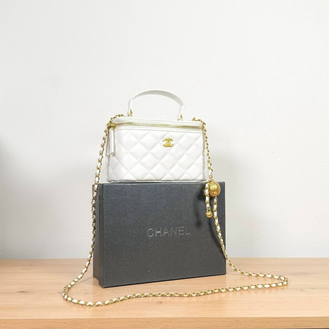 сумка chanel,сумка chanel белая,сумка chanel с зеркальным белым цветом,сумка женская chanel,сумка шанель