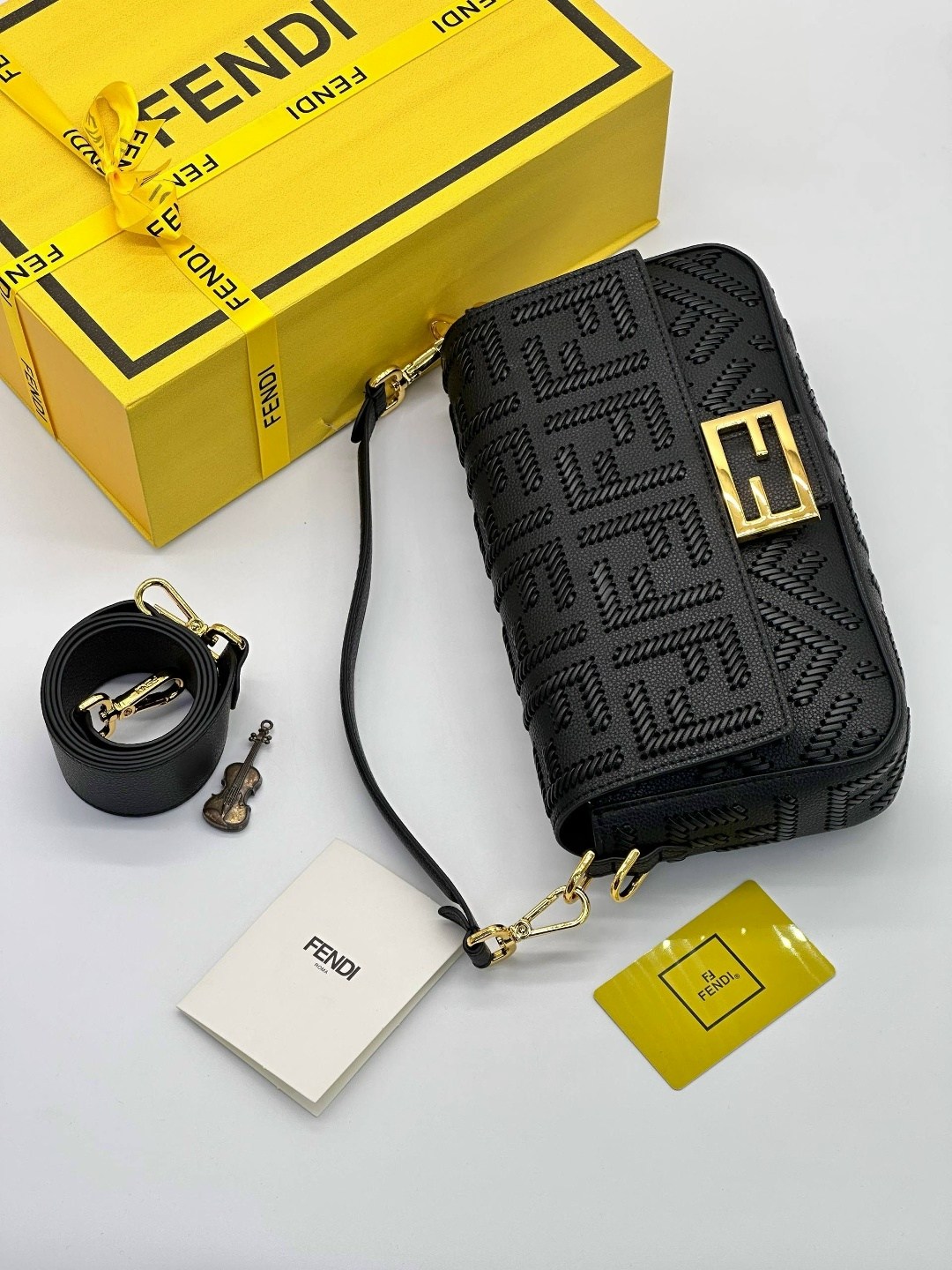 сумка фенди,fendi сумка,женская сумка fendi,fendi сумка на плечо,сумка fendi baguette