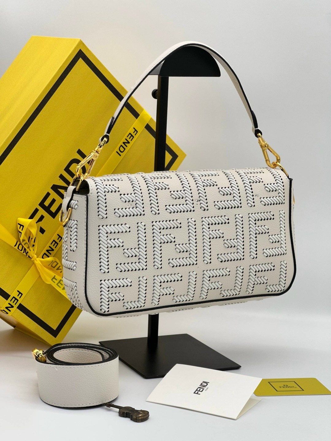 сумка fendi,женская сумка fendi,fendi сумка на плечо,сумка fendi baguette,fendi сумка багет