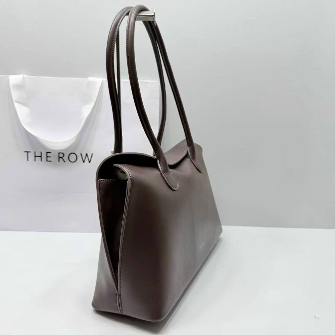 темно-коричневая кожаная сумка the row soft margaux 15,сумка the row,сумка-the-row-margaux-12-темно-коричневая,женская кожаная сумка the row margaux 17 темно-коричневая,темно-коричневая кожаная сумка
