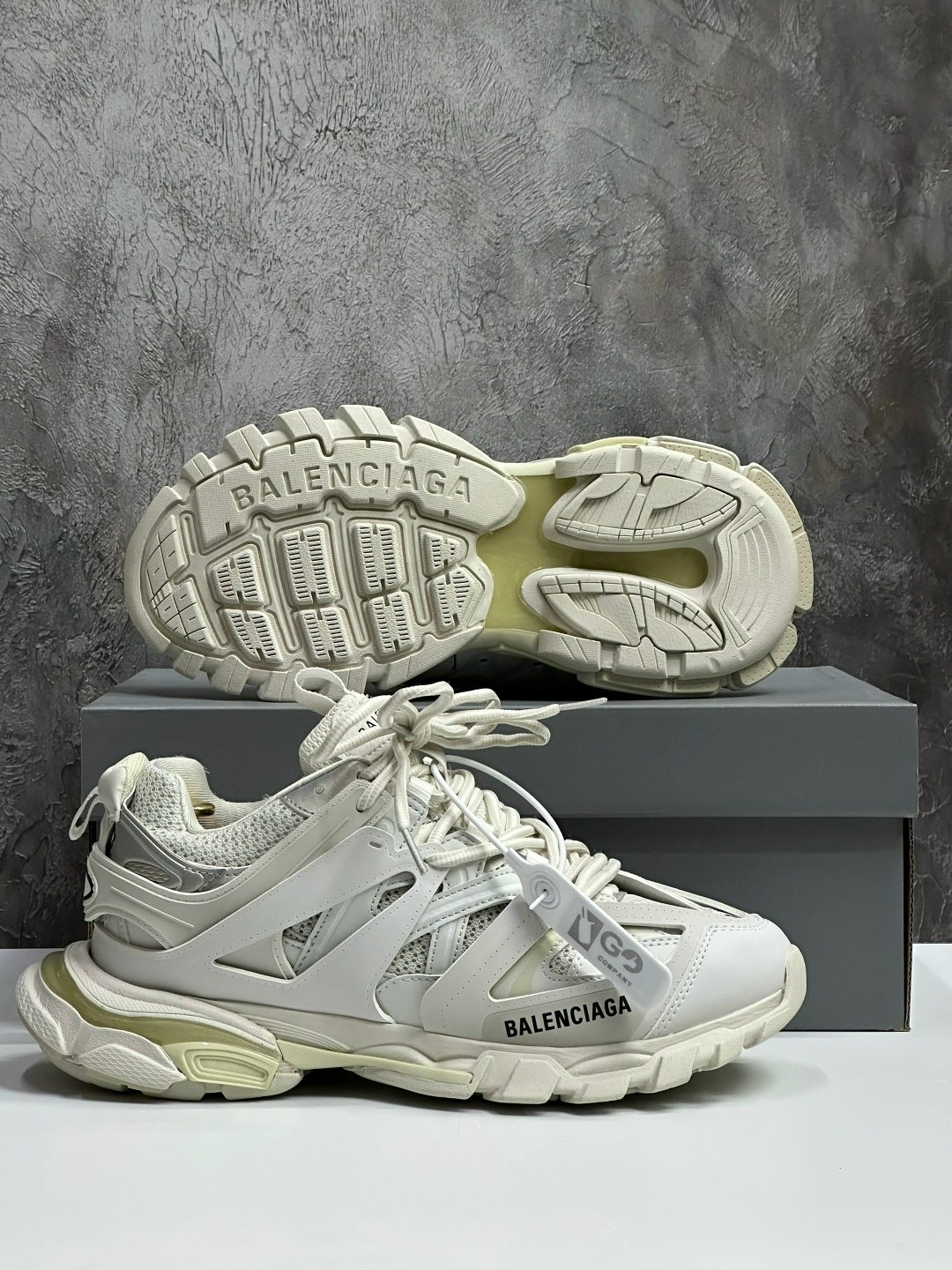 баленсиага трек кроссовки мужские,кроссовки balenciaga track,кроссовки balenciaga,кроссовки баленсиага трек белые,мужские кроссовки balenciaga track белые с серым