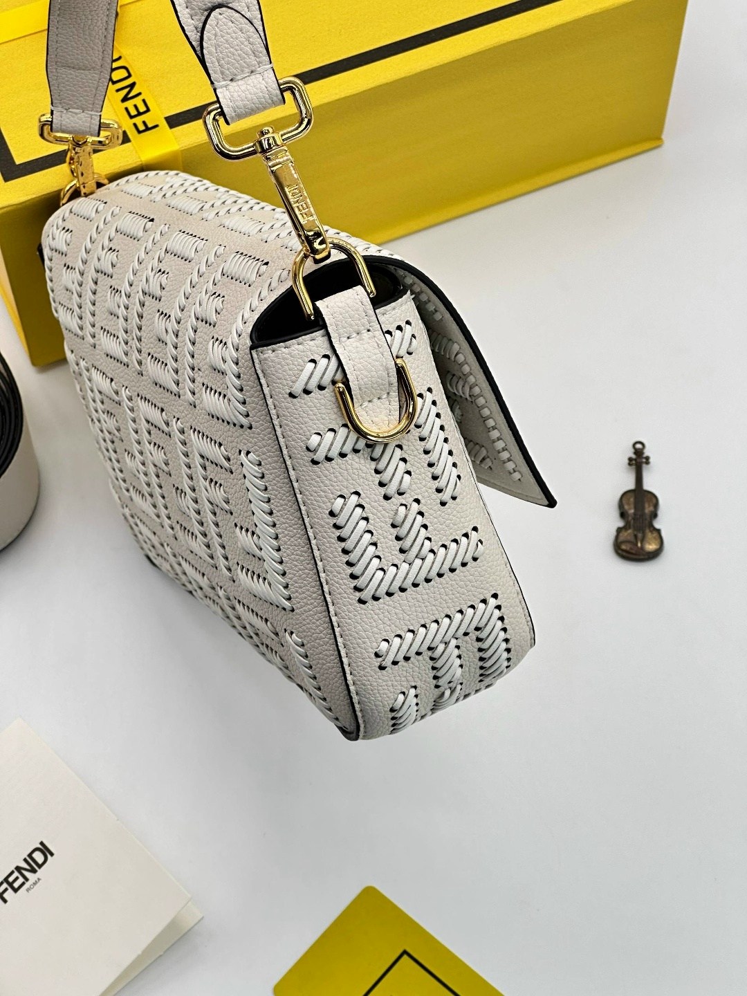 сумка fendi,женская сумка fendi,fendi сумка на плечо,сумка fendi baguette,fendi сумка багет