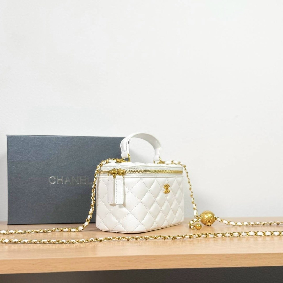 сумка chanel,сумка chanel белая,сумка chanel с зеркальным белым цветом,сумка женская chanel,сумка шанель