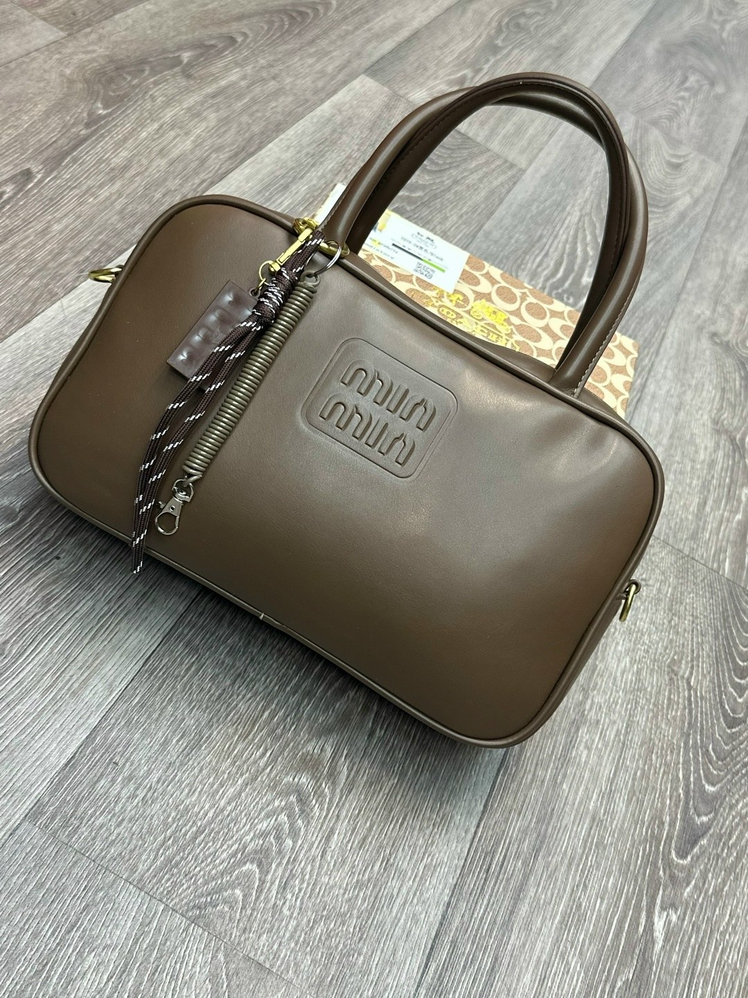 женская кожаная сумка miu miu arcadie mini белая,miu miu сумка,белые женские сумки miu miu,сумка женская miu miu,сумка