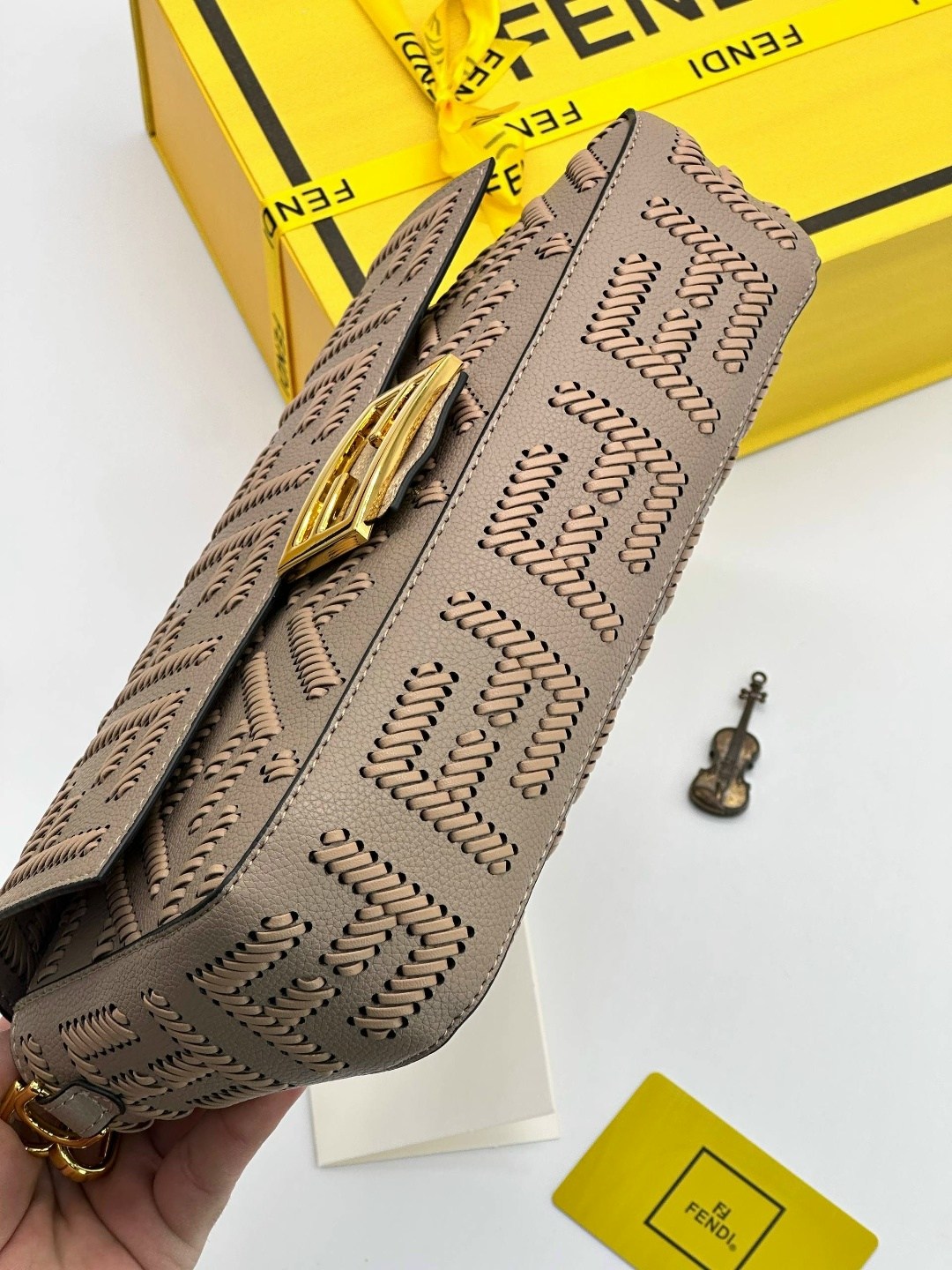 сумка fendi,fendi сумка багет,fendi сумка на плечо,женская сумка fendi,сумка фенди