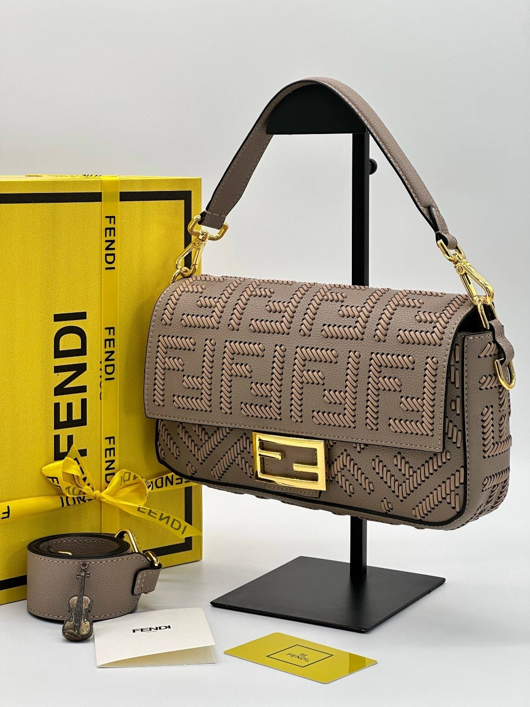 сумка fendi,fendi сумка багет,fendi сумка на плечо,женская сумка fendi,сумка фенди