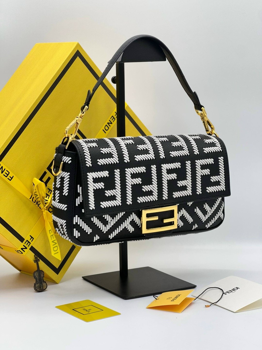 сумка fendi,fendi сумка на плечо,сумка фенди,женская сумка fendi,fendi сумка багет