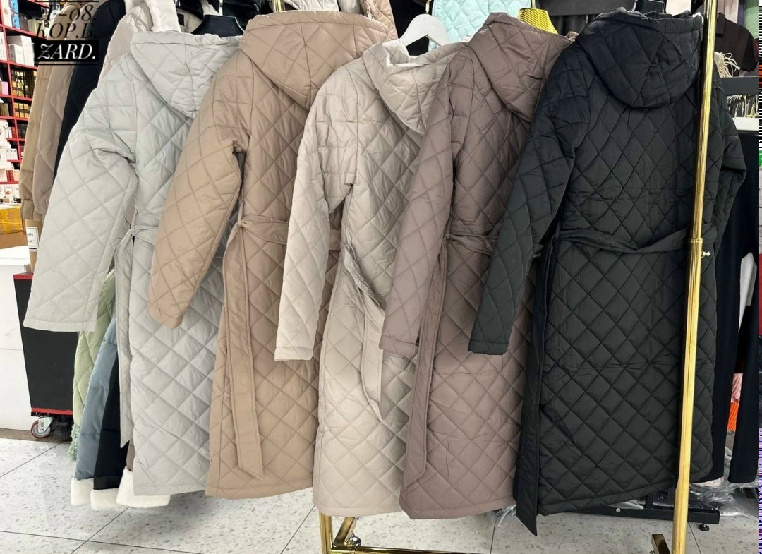 удлиненная куртка,женская демисезонная куртка,демисезонная куртка,стеганое пальто с капюшоном,стеганое пальто женское демисезонное