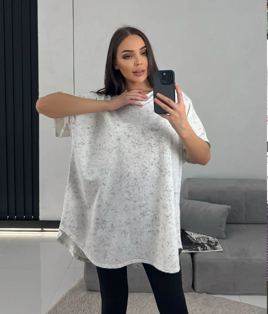 футболка оверсайз варенка со стразами серая варенка micca,футболка со стразами оверсайз temnaystar,футболка оверсайз со стразам,футболка женская оверсайз со стразами,футболка серая оверсайз со стразам