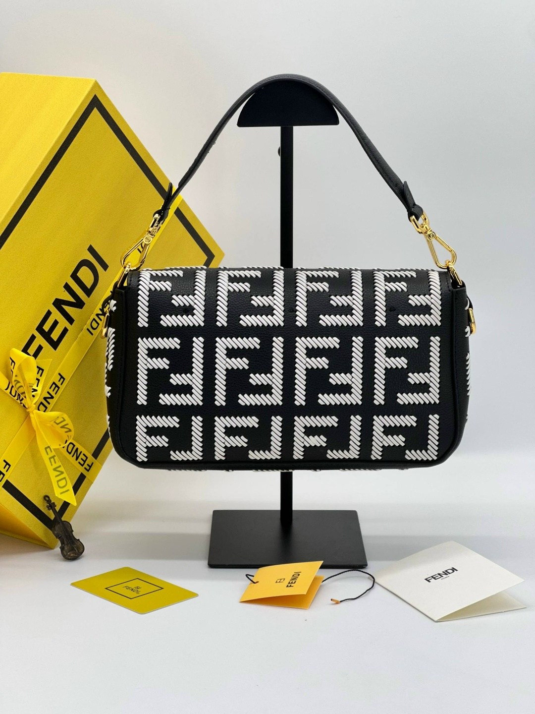 сумка fendi,fendi сумка на плечо,сумка фенди,женская сумка fendi,fendi сумка багет