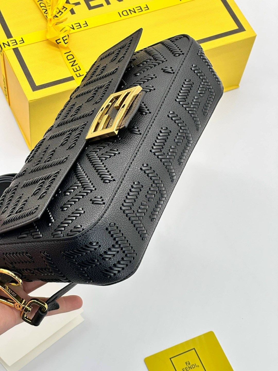 сумка фенди,fendi сумка,женская сумка fendi,fendi сумка на плечо,сумка fendi baguette