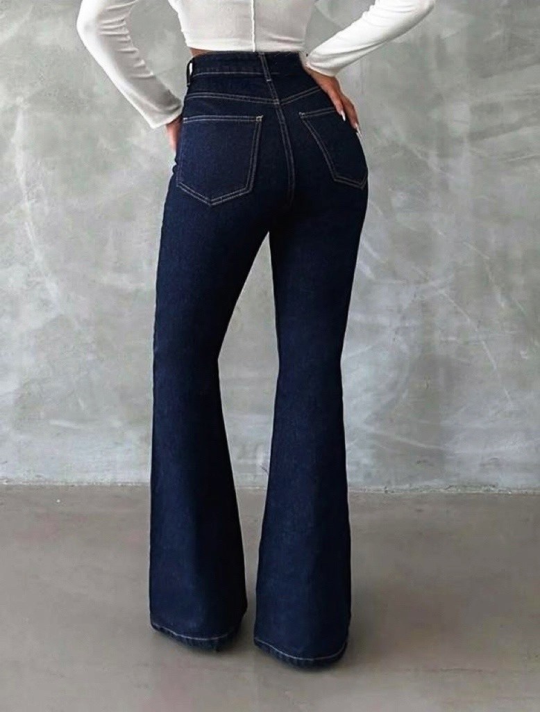 джинсы женские клеш,джинсы женские клеш с высокой посадкой,джинсы женские клеш от колена синие модные,джинсы клеш от колена прямые,расклешенные джинсы