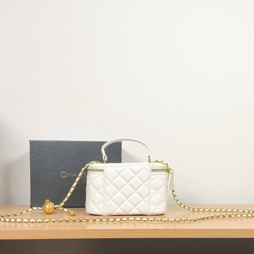 сумка chanel,сумка chanel белая,сумка chanel с зеркальным белым цветом,сумка женская chanel,сумка шанель