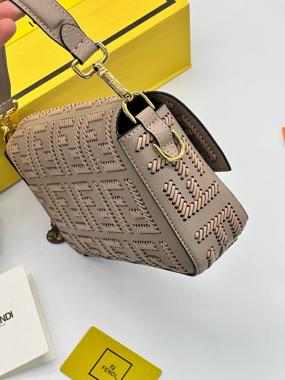 сумка fendi,fendi сумка багет,fendi сумка на плечо,женская сумка fendi,сумка фенди