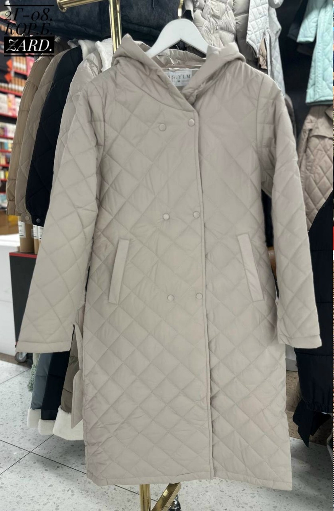 удлиненная куртка,женская демисезонная куртка,демисезонная куртка,стеганое пальто с капюшоном,стеганое пальто женское демисезонное