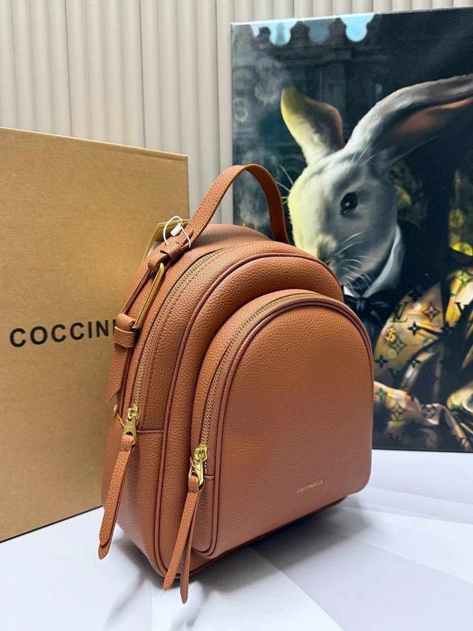 рюкзак coccinelle,женские рюкзаки,кожаный рюкзак молочного цвета coccinelle,рюкзак,рюкзак бежевый