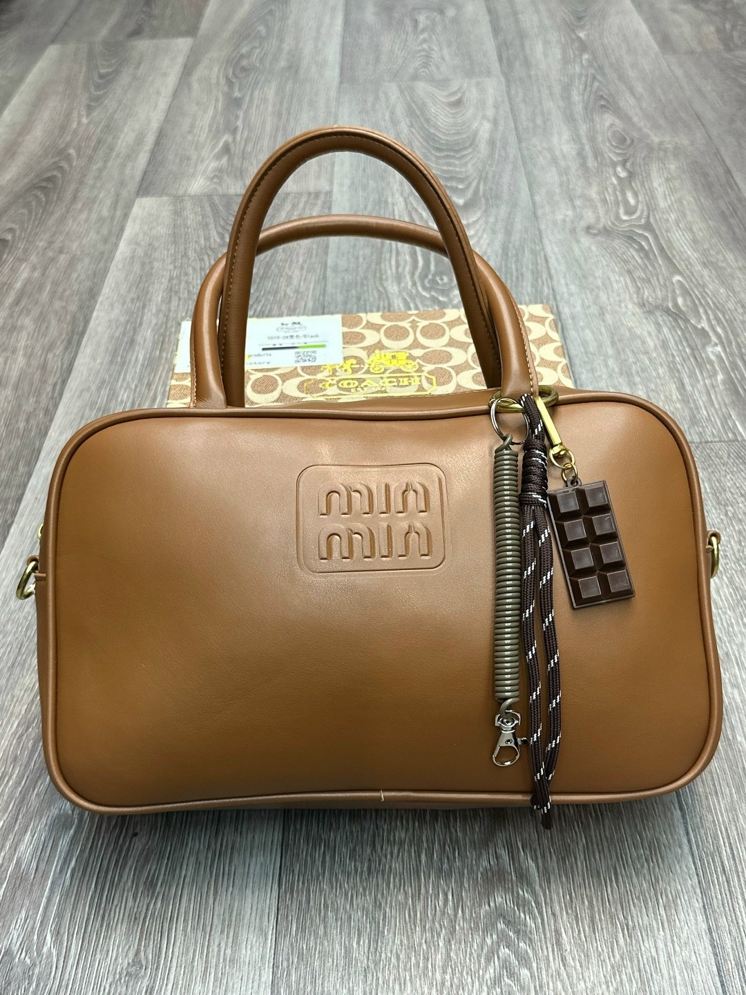 женская кожаная сумка miu miu arcadie mini белая,miu miu сумка,белые женские сумки miu miu,сумка женская miu miu,сумка