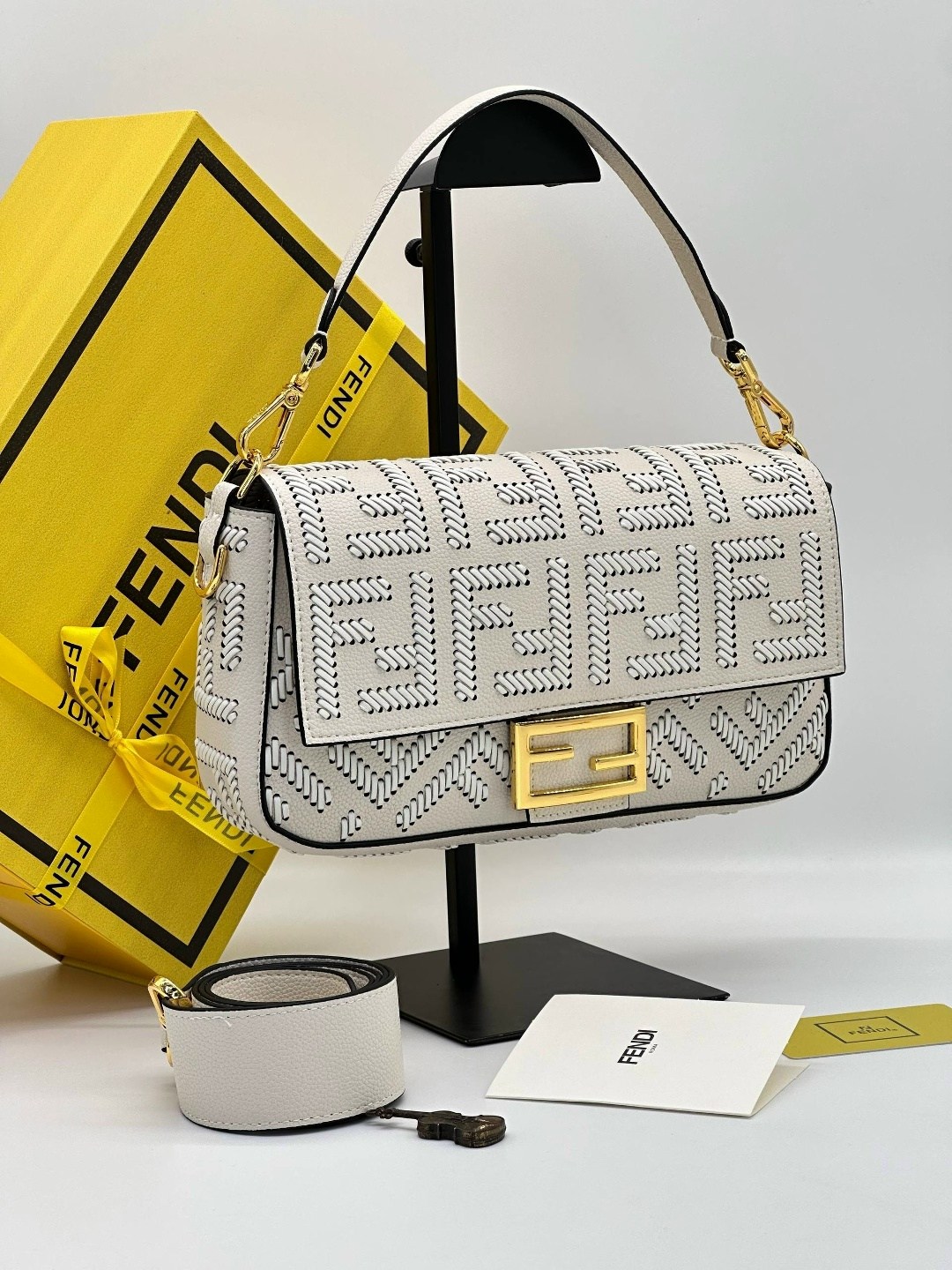 сумка fendi,женская сумка fendi,fendi сумка на плечо,сумка fendi baguette,fendi сумка багет